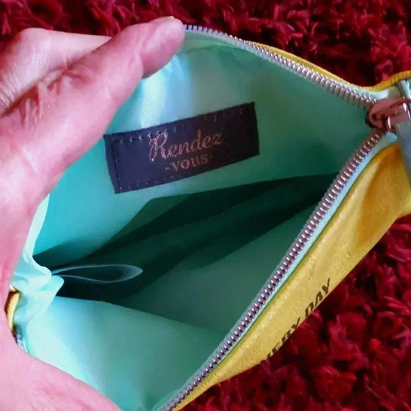 iZAK cosmetic bag Wallet iPhone Case bundle - Picture 8 of 11